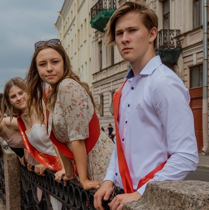Учащиеся школы посетили праздник Алые Паруса в Санкт-Петербурге..